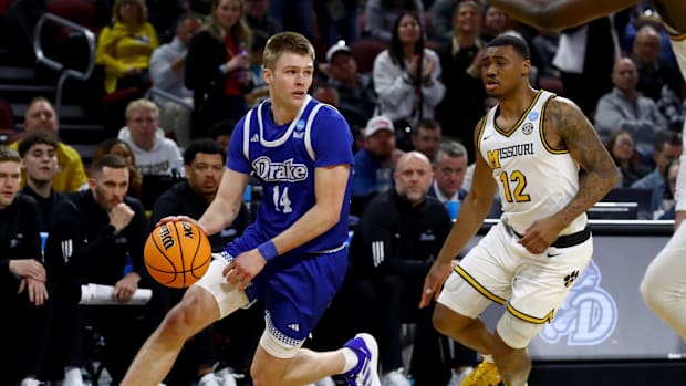  Drake Bulldogs guard Bennett Stirtz (14) dribbles against Missouri Tigers guard Tony Perkins (12) 
