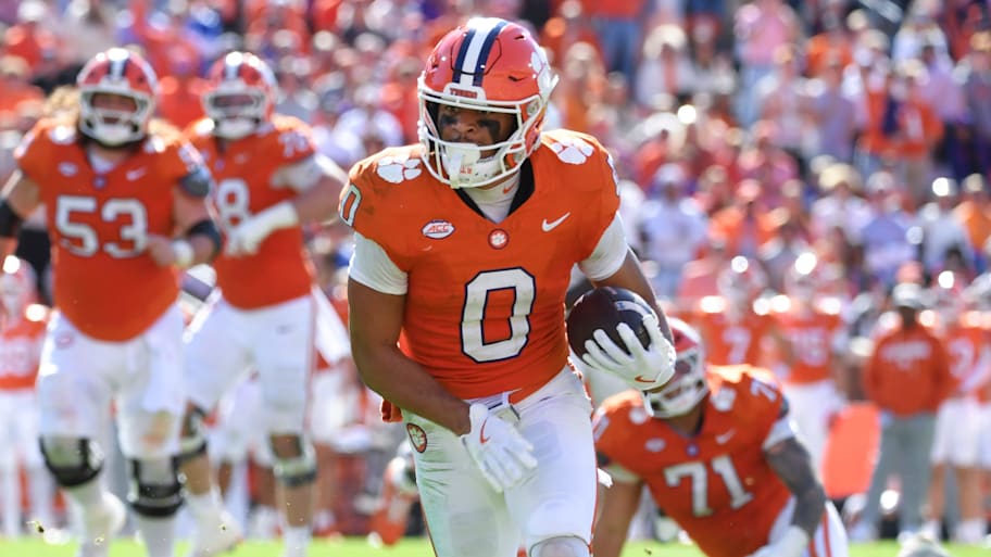 Antonio Williams runs with the ball for Clemson.