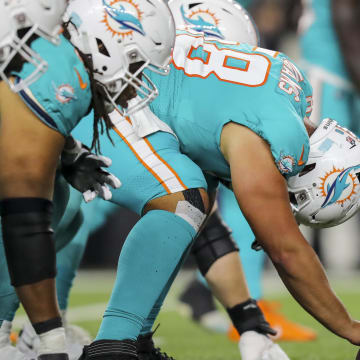 Center Connor Williams (58) snaps the ball in the second half against the Cincinnati Bengals at Paycor Stadium in 2022.