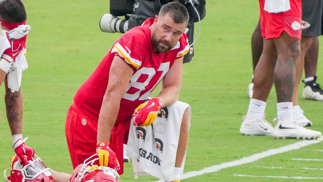 Jul 29, 2026; St. Joseph, MO, USA; Kansas City Chiefs   tight end Travis Kelce (87) takes a break during training camp at Missouri Western State University. Mandatory Credit: Denny Medley-Imagn Images