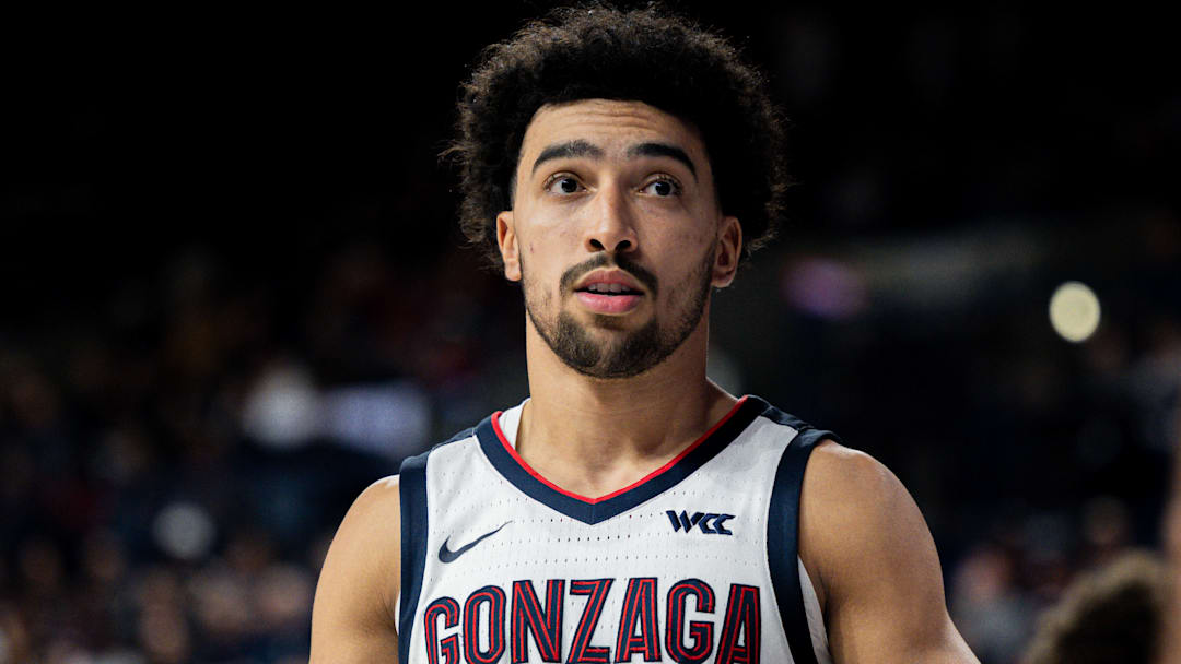 Gonzaga Bulldogs guard Braeden Smith (3).
