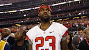 LeBron James in attendance in the 2015 CFP National Championship Game between the Oregon Ducks and the Ohio State Buckeyes.