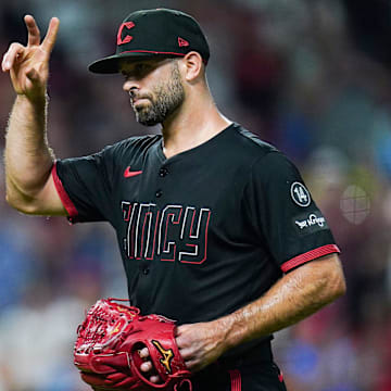 Cincinnati Reds pitcher Nick Martinez (28) gestures to fans as he walks off the mound ahead of the ninth of a MLB game between the Cincinnati Reds and San Diego Padres, Friday, June 27, 2025, at Great American Ball Park in Downtown Cincinnati. Martinez was on pace to pitching a no-hitter game until a hit was made.