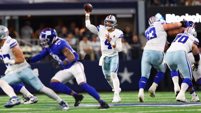Dallas Cowboys quarterback Dak Prescott (4) 