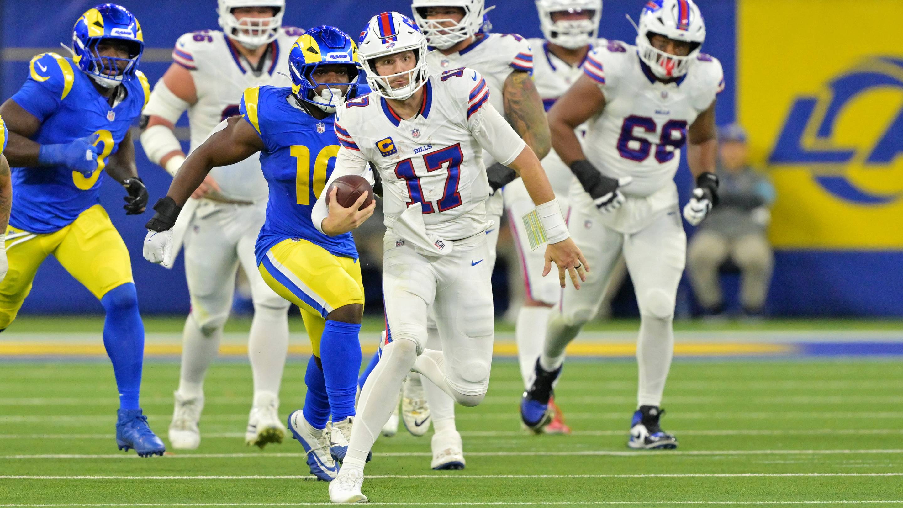 Hailee Steinfeld Goes Viral With NSFW Cheer For Josh Allen During Bills-Rams