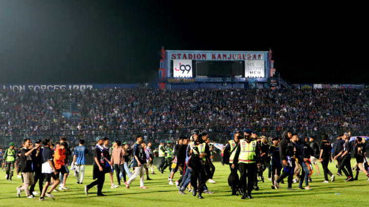 Tragedi di Stadion Kanjuruhan menjadi noda dalam sepak bola Indonesia Tragedi di Stadion Kanjuruhan menjadi noda dalam sepak bola Indonesia