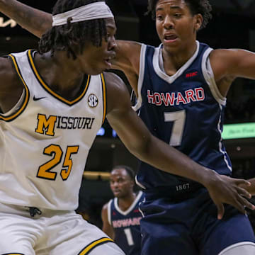 Nov. 8, 2024; Columbia, Missouri, USA; Missouri guard Mark Mitchell (25) makes a drive towards the basket against the Howard Bison..