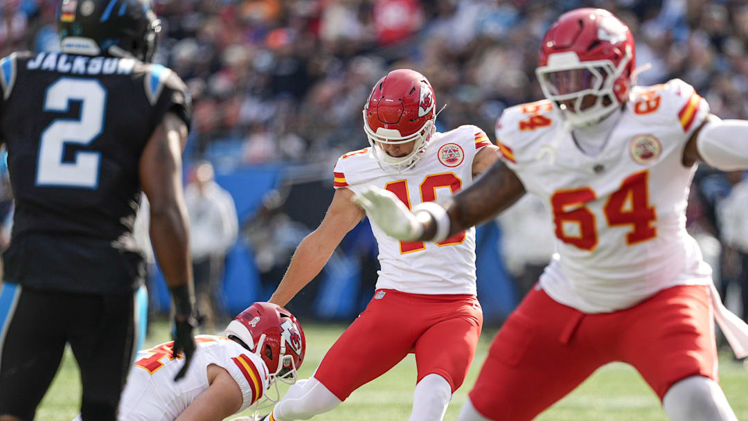 Nov 24, 2024; Charlotte, North Carolina, USA; Kansas City Chiefs place kicker Spencer Shrader (40) adds a field goal during the first quarter against the Carolina Panthers at Bank of America Stadium. Mandatory Credit: Jim Dedmon-Imagn Images