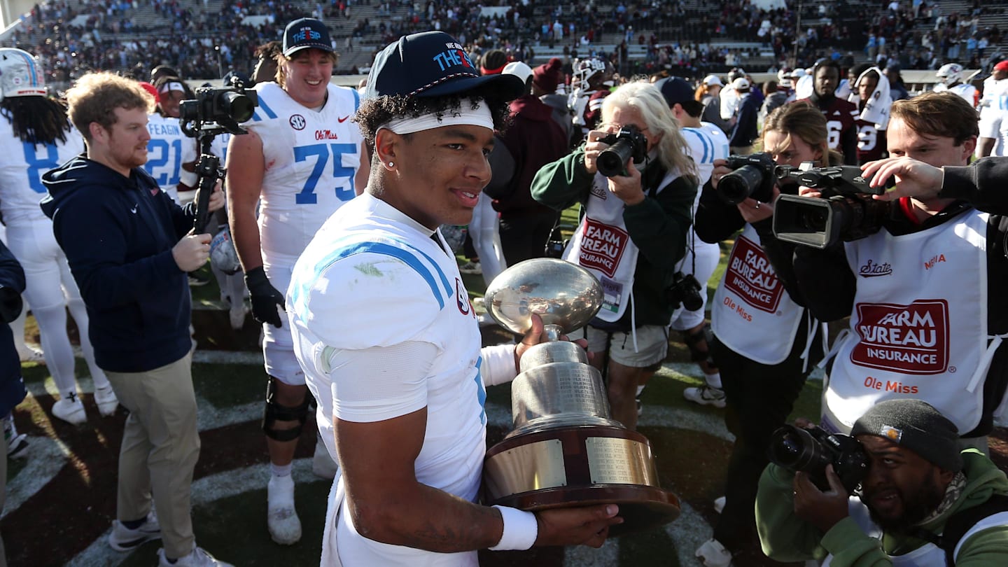 Ole Miss QB Trinidad Chambliss Rips Mississippi State Fans for 'Disrespectful' Move
