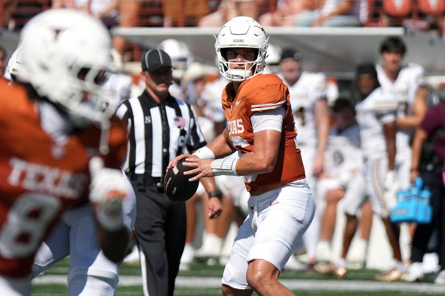 Texas quarterback Arch Manning looks to throw a pass against Texas State.