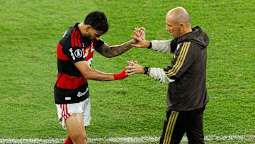 Lucas Paquetá deixou o campo com dores após vitória sobre o Bahia, no  Brasileirão, e desfalca o Flamengo contra o Vitória, pela Copa do Brasil 