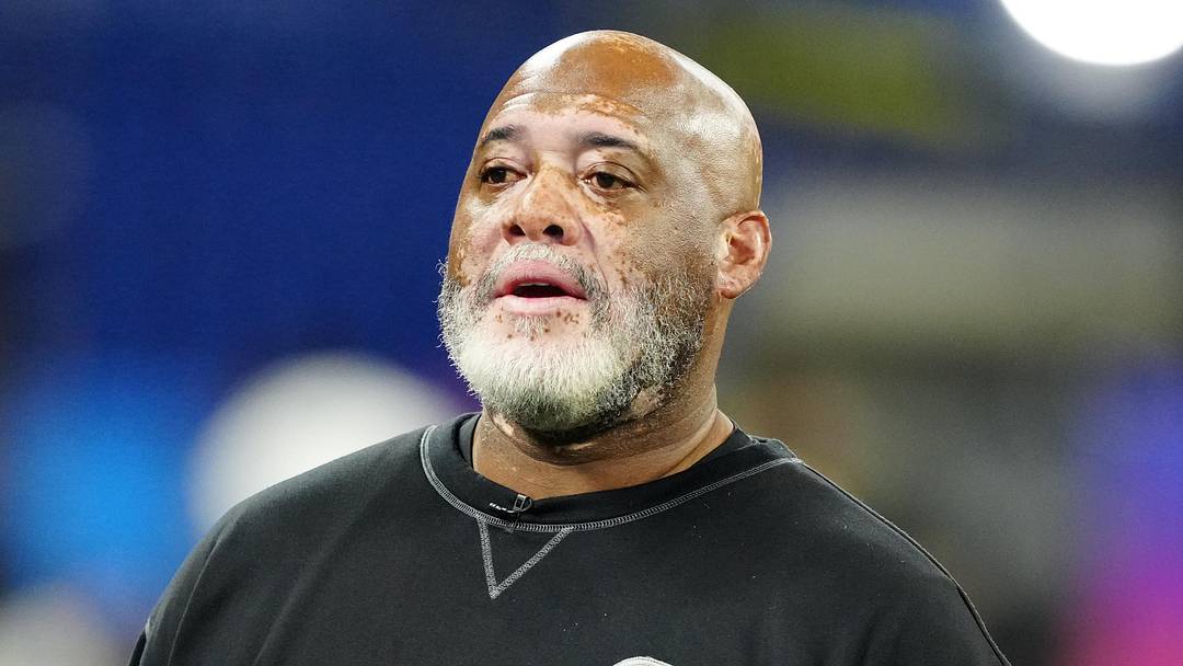 New York Jets defensive line coach Karl Dunbar