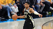 Giannis Antetokounmpo tiene complicado arribar a Los Angeles Lakers al menos en la próxima temporada baja