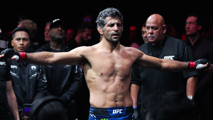 Dec 2, 2023; Austin, Texas, USA; Beneil Dariush (red gloves) fights Arman Tsarukyan (blue gloves) during UFC Fight Night at Moody Center. Mandatory Credit: Dustin Safranek-Imagn Images Dec 2, 2023; Austin, Texas, USA; Beneil Dariush (red gloves) fights Arman Tsarukyan (blue gloves) during UFC Fight Night at Moody Center. Mandatory Credit: Dustin Safranek-Imagn Images