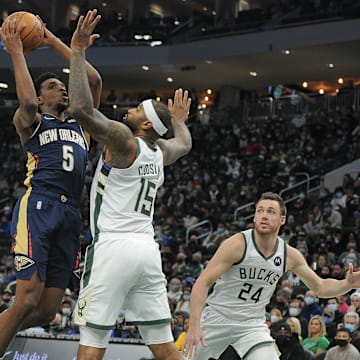 Jan 1, 2022; Milwaukee, Wisconsin, USA;  New Orleans Pelicans forward Herbert Jones (5) drives to the basket against Milwaukee Bucks center DeMarcus Cousins (15) in the first half at Fiserv Forum. Mandatory Credit: Michael McLoone-Imagn Images