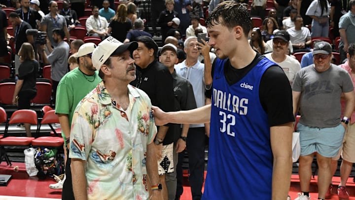 Actor Jason Sudeikis speaks with Dallas Mavericks forward Cooper Flagg after the Mavericks played the San Antonio Spurs