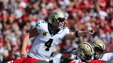 Dec 31, 2023; Tampa, Florida, USA; New Orleans Saints quarterback Derek Carr (4) calls a play