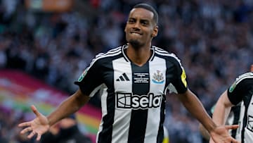 Alexander Isak vient de remporter la Carabao Cup avec Newcastle. 