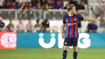 "Man Utd không từ bỏ việc lấy chữ ký của tiền vệ Barca"