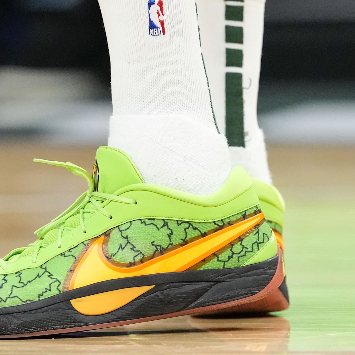 Giannis antetokounmpo shoes orange shop