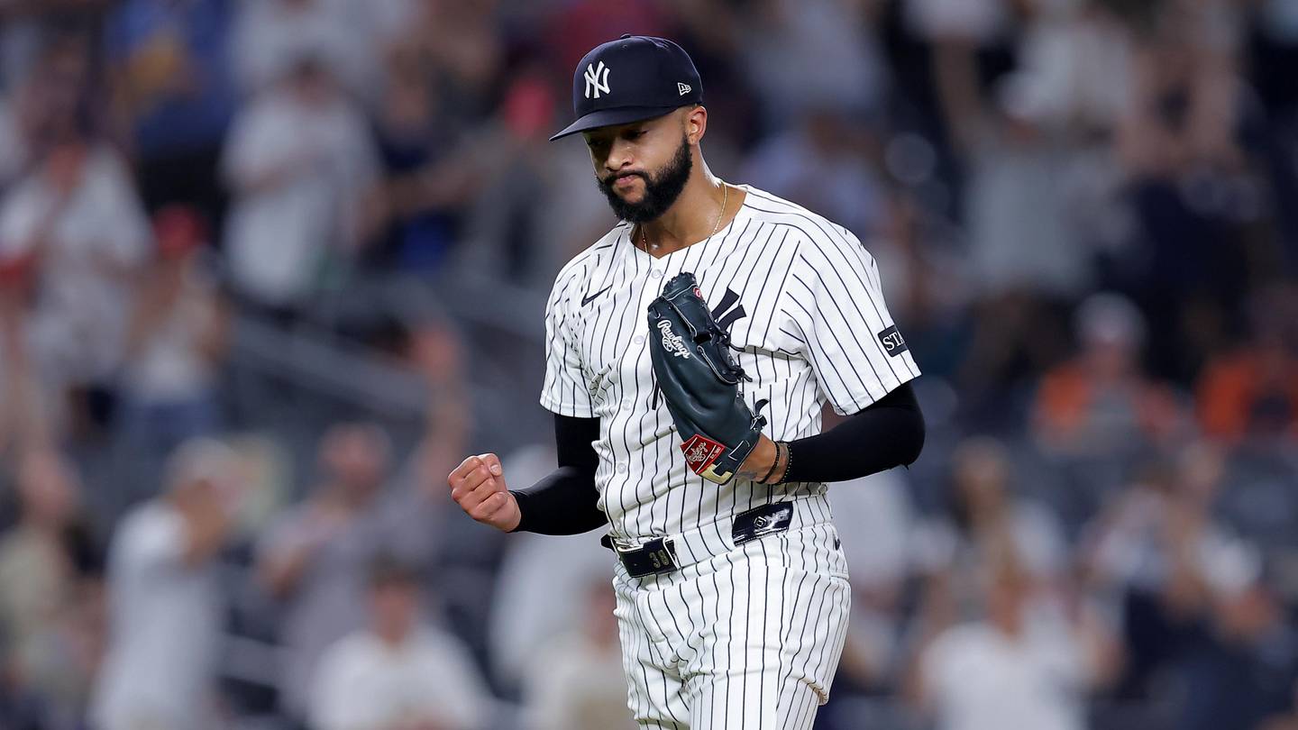 Devin Williams pitching for Yankees