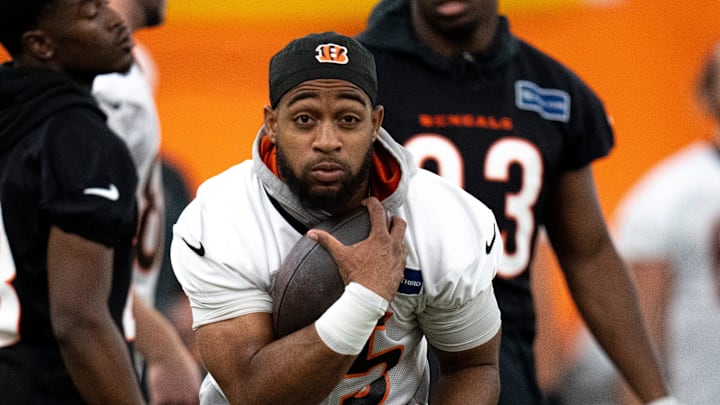 Cincinnati Bengals running back Chris Evans (25) runs with the ball at Bengals spring practice at the IEL Indoor Facility in Cincinnati on Thursday, June 13, 2024.