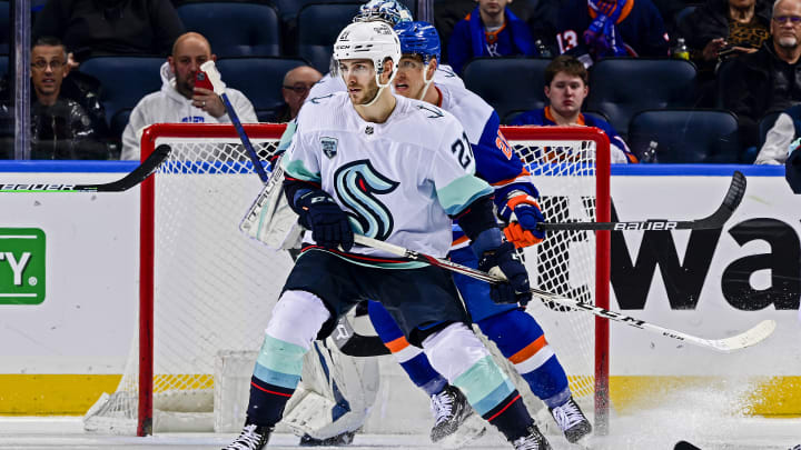 New York Islanders vs Seattle Kraken odds, prop bets and predictions for NHL game tonight.