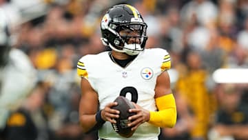NY Jets quarterback Justin Fields