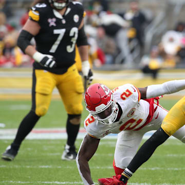 Pittsburgh Steelers WR George Pickens runs after a catch past Kansas City Chiefs cornerback Joshua Williams.