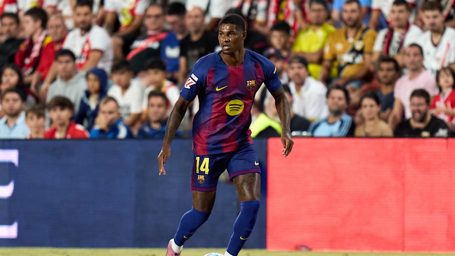 Marcus Rashford with the ball at his feet for Barcelon