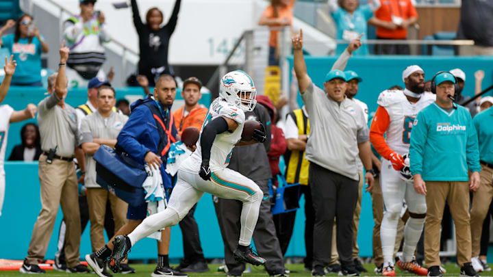 Minkah Fitzpatrick helped the Dolphins to a 21–17 win over the Saints.
