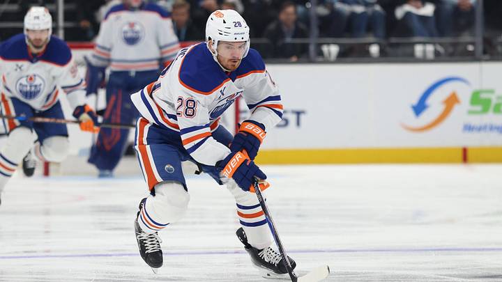 Apr 7, 2026; Salt Lake City, Utah, USA; Edmonton Oilers center Jack Roslovic (28) controls the puck against the Utah Mammoth during the second period at Delta Center. Mandatory Credit: Rob Gray-Imagn Images