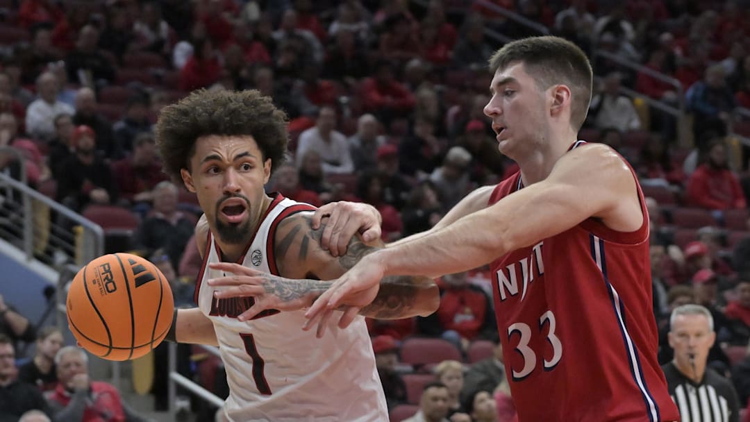 Louisville Cardinals guard J'Vonne Hadley 