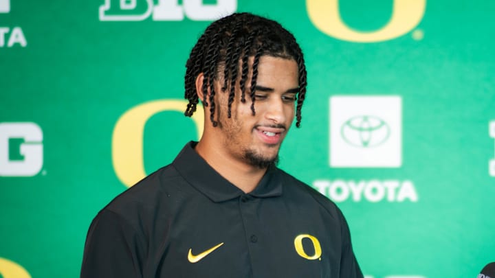 Oregon Ducks quarterback Dante Moore Oregon Ducks quarterback Dante Moore