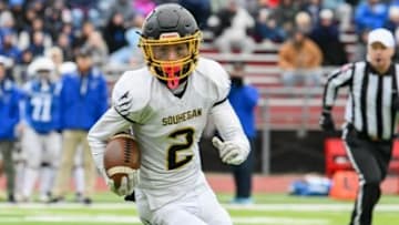 Souhegan running back Ryland Raudelunas