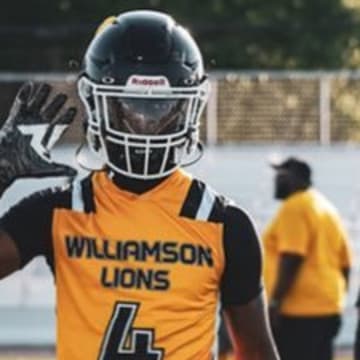 Florida State Seminoles commit and Nebraska Cornhuskers target in the 2027 recruiting class Jaylen Scott