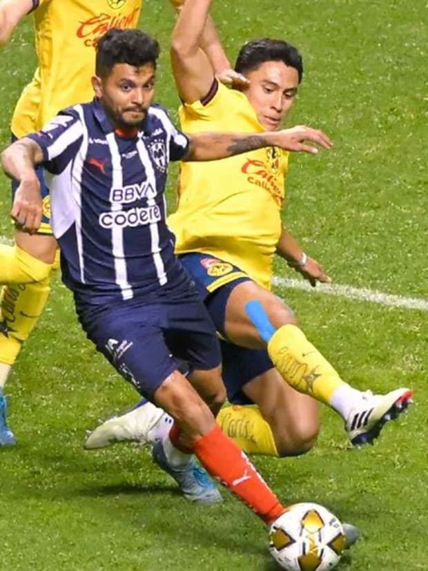 Tecatito Corona resultó con una herida tras la final de ida de la Liga MX