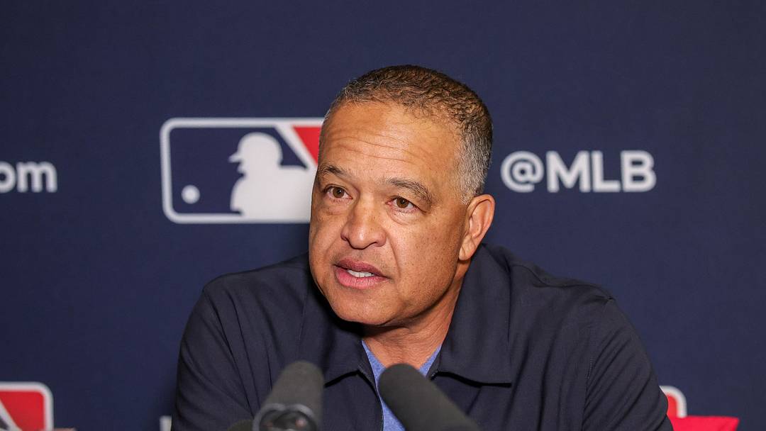Dec 8, 2025; Orlando, FL, USA; Los Angeles Dodgers manager Dave Roberts speaks with the media during the 2025 MLB Winter Meetings at Signia by Hilton Hotel. Mandatory Credit: Mike Watters-Imagn Images Dec 8, 2025; Orlando, FL, USA; Los Angeles Dodgers manager Dave Roberts speaks with the media during the 2025 MLB Winter Meetings at Signia by Hilton Hotel. Mandatory Credit: Mike Watters-Imagn Images