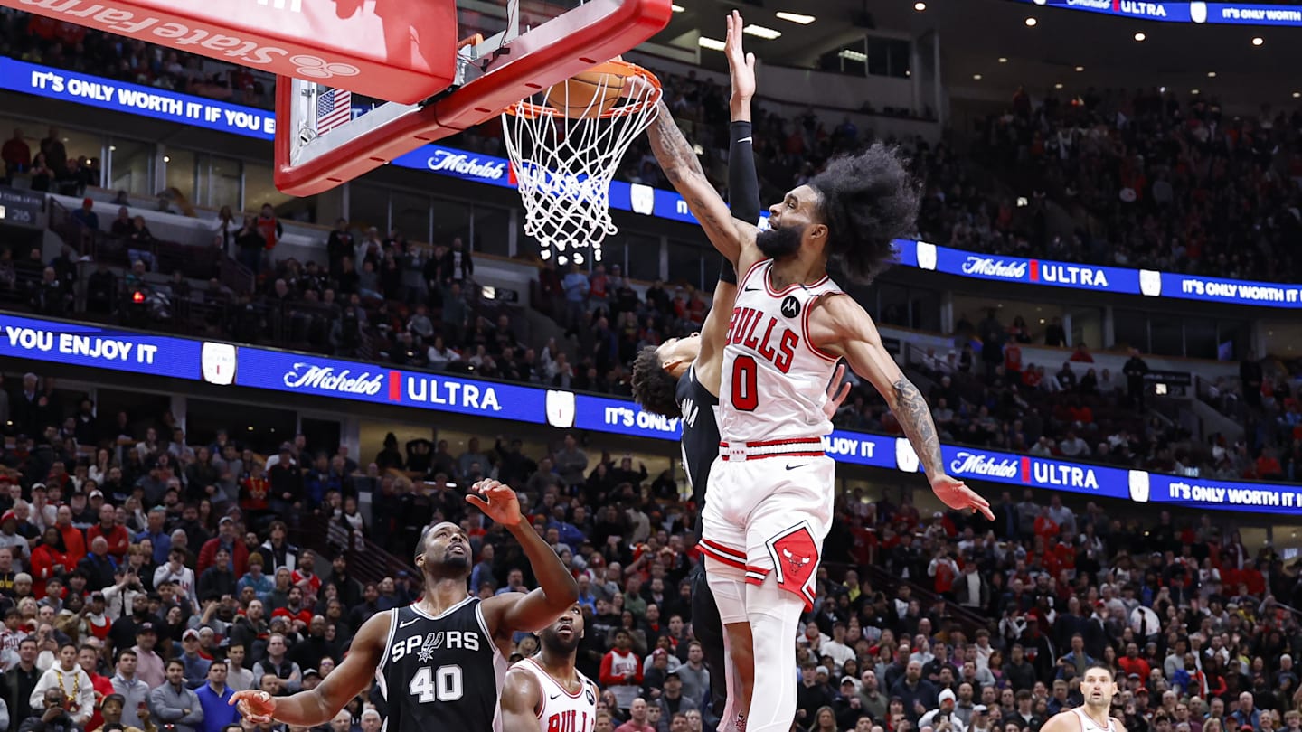 NBA Teams Propose Blockbuster Three-Team Trade Including De'Aaron Fox, Coby White