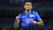 El jugador Orbelín Pineda celebra un gol con Cruz Azul.