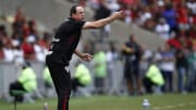 A principal dúvida de Rogério Ceni é a na lateral-direita