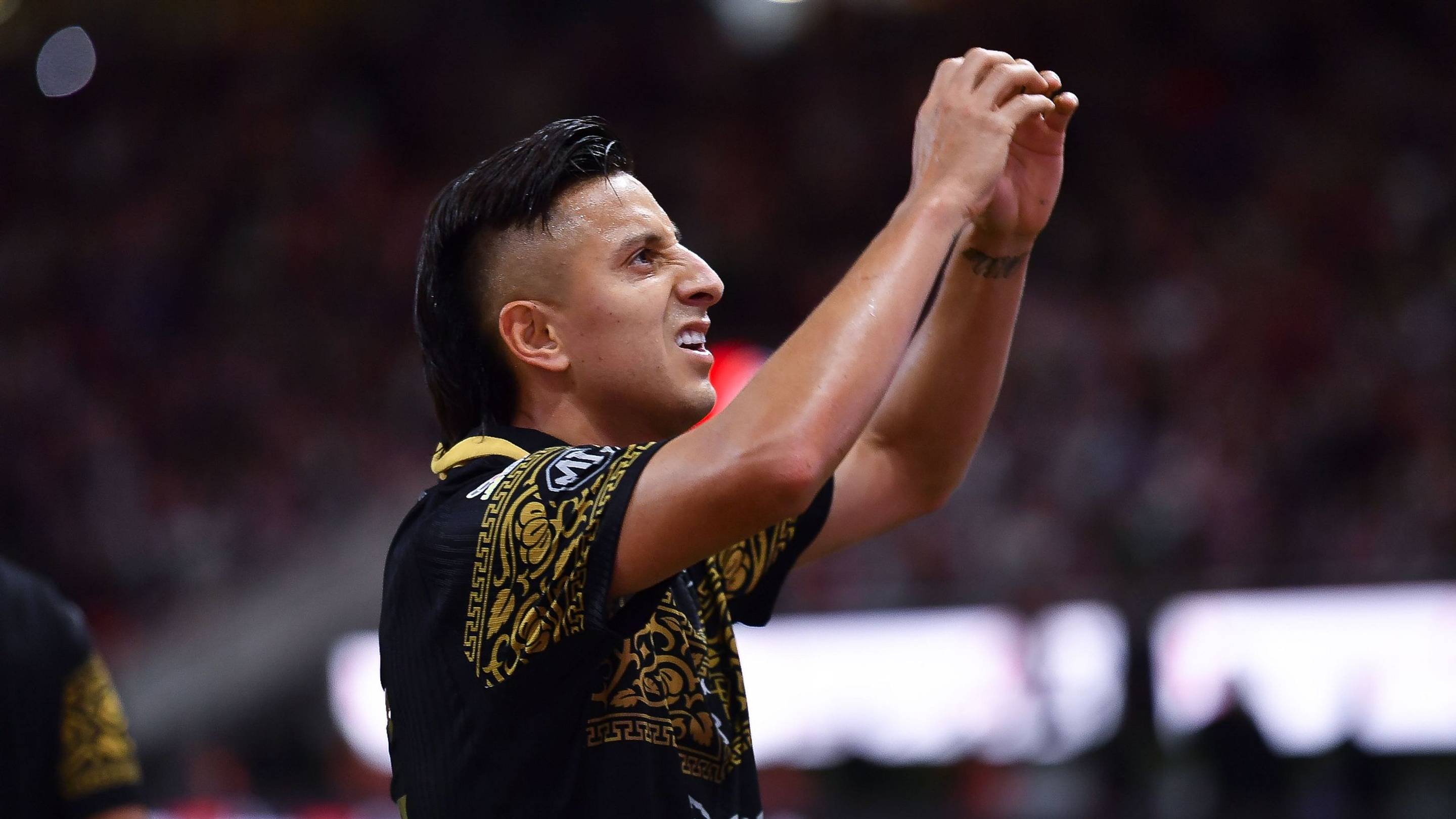 Chivas derrotó a Necaxa con un autogol y entre abucheos