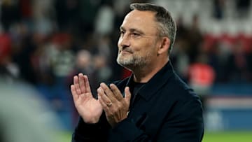 Franck Haise tient son nouvel attaquant. 
