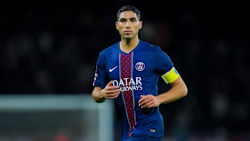 Achraf Hakimi est sorti blessé avec le PSG contre le Bayern Munich en Ligue des Champions et sa présence à la CAN n'est pas assurée Achraf Hakimi est sorti blessé avec le PSG contre le Bayern Munich en Ligue des Champions et sa présence à la CAN n'est pas assurée