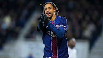 Le PSG se retrouve leader de Ligue 1. Le PSG se retrouve leader de Ligue 1.