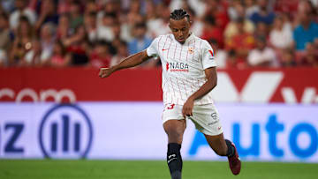 Chelsea masih bersaing dengan FC Barcelona untuk Jules Kounde