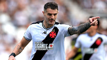 Vegetti é uma das esperanças do Vasco neste domingo, 17 