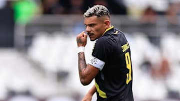 Antes do Botafogo Tiquinho Soares já atuou em clubes como Porto (Portugal) e Olympiacos (Grécia)