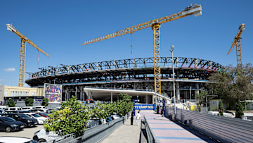 Kräne am Camp Nou