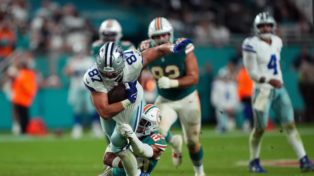 Miami Dolphins cornerback Xavien Howard (25) brings down Dallas Cowboys tight end Jake Ferguson